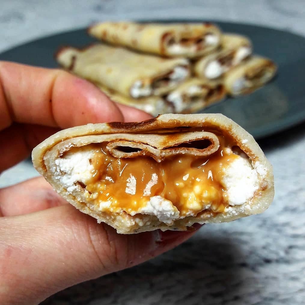 Proteinowy sernik na zimno Oreo - proste ciasto o smaku ciasteczek z kremem
